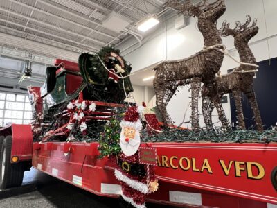 Arcola VFD Trailer with Santa's sleigh